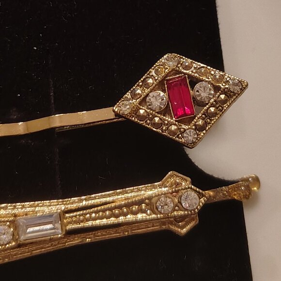 Vtg 1928 Hair Jewelry Gold Tone Red and Clear Rhinestone Hairpin Set - Picture 4 of 7